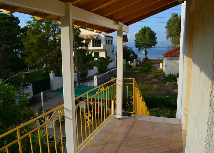 Yellow House Κάβος