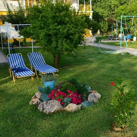 Yellow House קאבוס