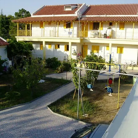 Yellow House Кавос