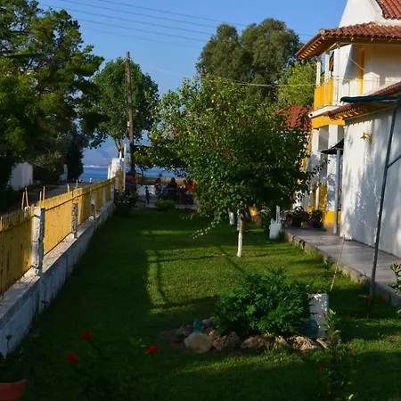 Апартаменты Yellow House *