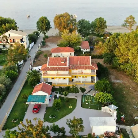 Yellow House * Kávos